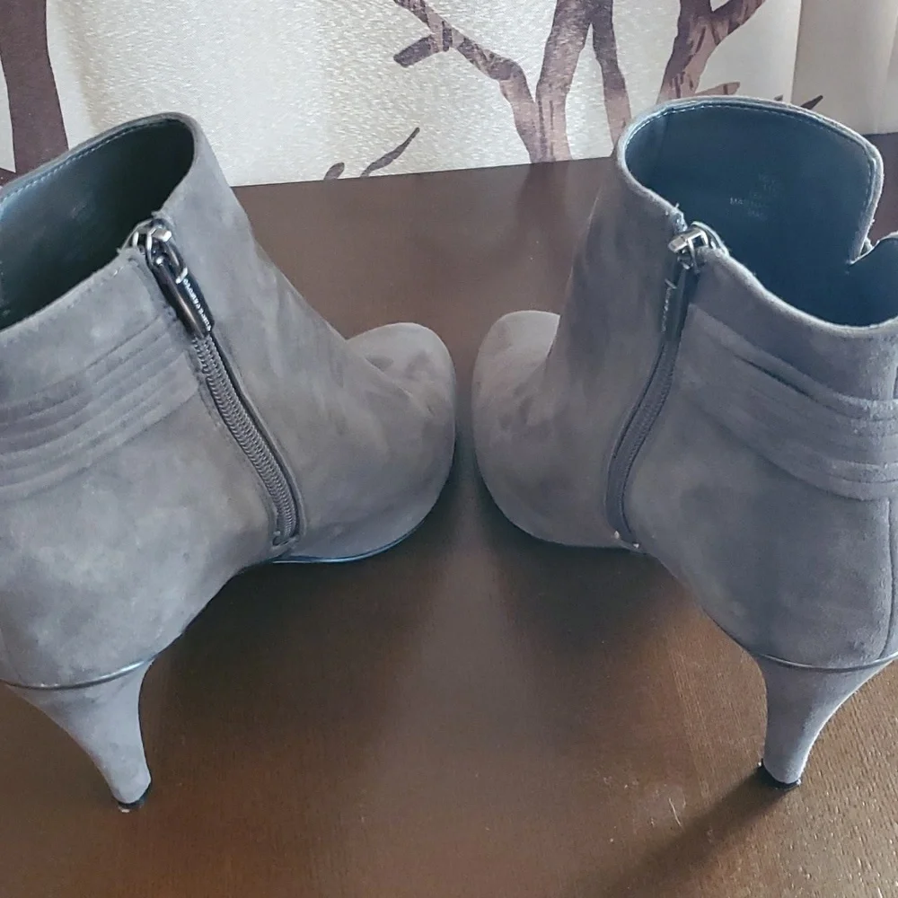 Vince Camuto gray suede booties - Picture 4 of 11